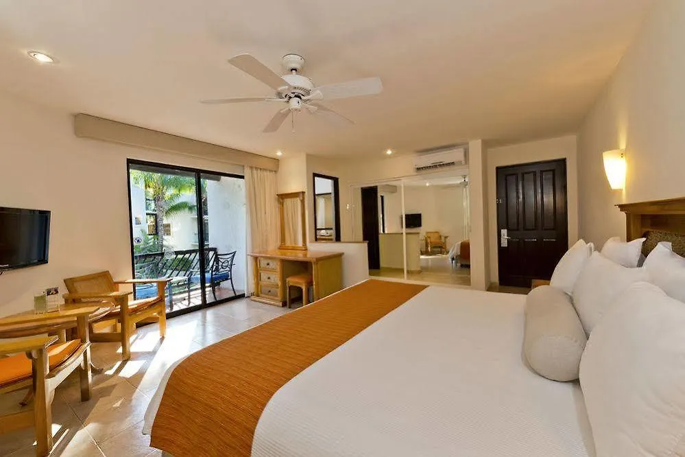 The Reef Playacar Beach Resort & Spa location